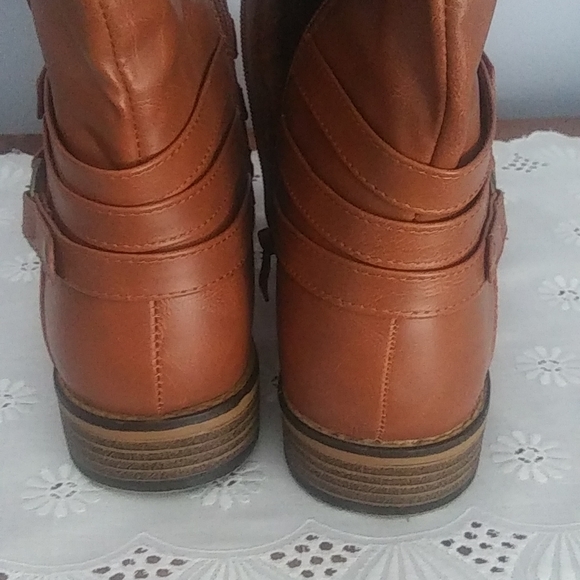 Boots - Picture 3 of 5